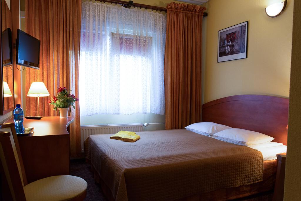 Hotel Astra Tajemniczy Ogrod Poznań Extérieur photo