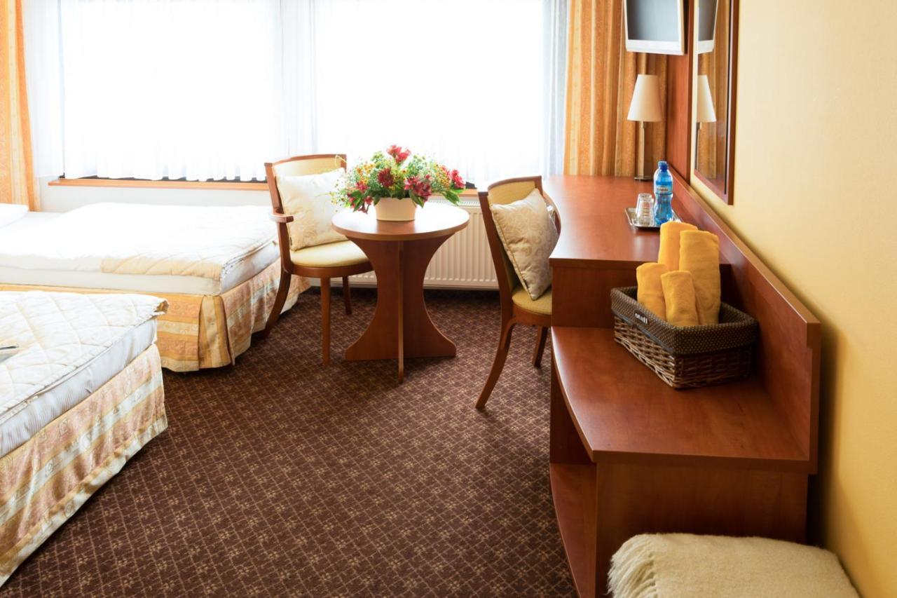 Hotel Astra Tajemniczy Ogrod Poznań Extérieur photo