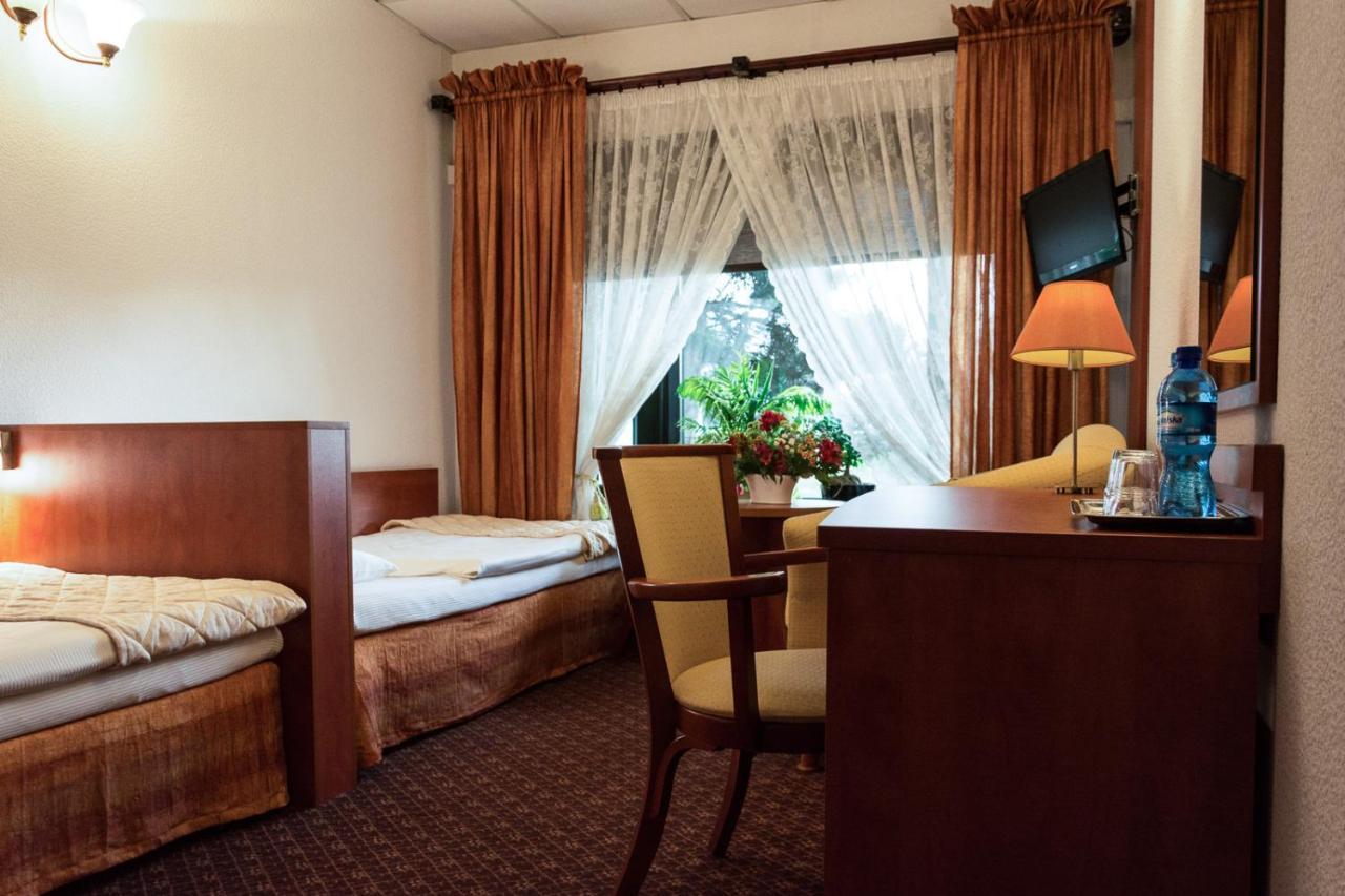 Hotel Astra Tajemniczy Ogrod Poznań Extérieur photo