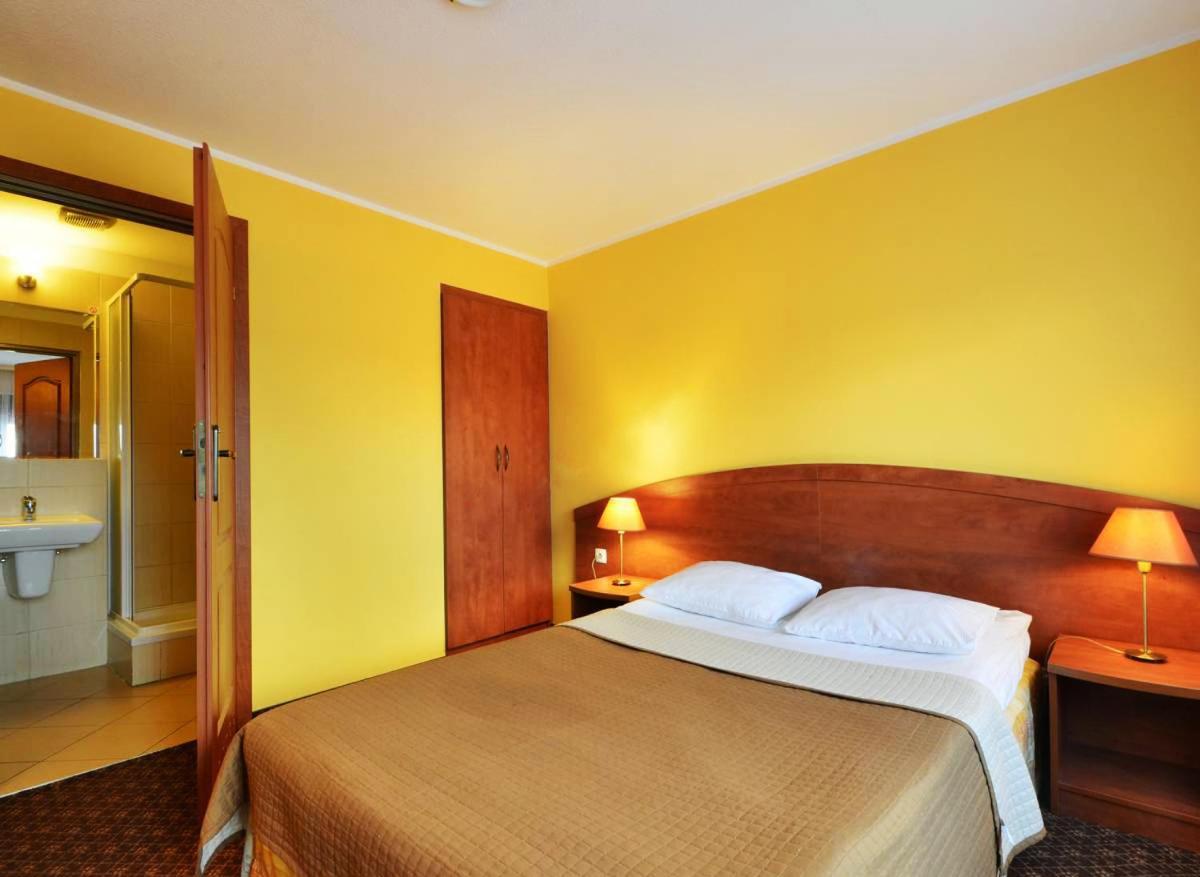 Hotel Astra Tajemniczy Ogrod Poznań Extérieur photo