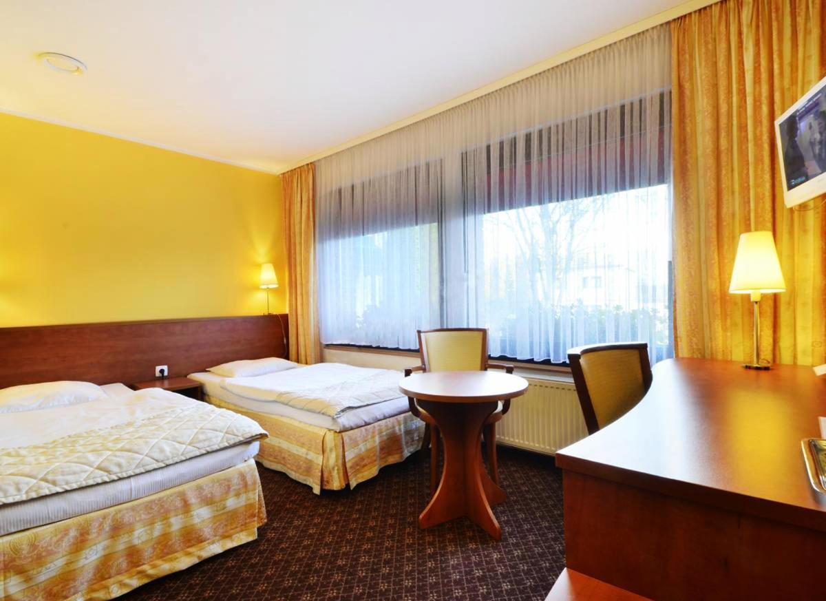 Hotel Astra Tajemniczy Ogrod Poznań Extérieur photo